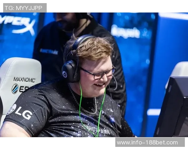 穆西亚拉今日完成个人训练状态回暖但出战科隆仍存疑虑