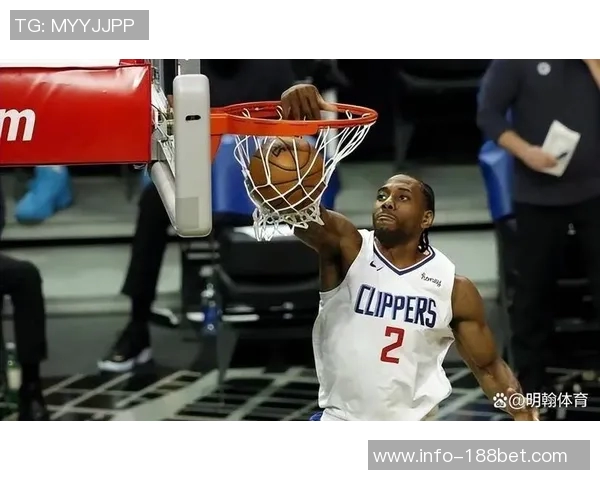 小卡遭遇重创左膝受伤瞬间曝光两次撞击令他痛苦倒地