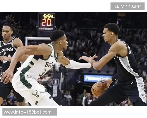 字母哥高效表现14投9中贡献27分9板8助4断正负值23领衔球队胜利